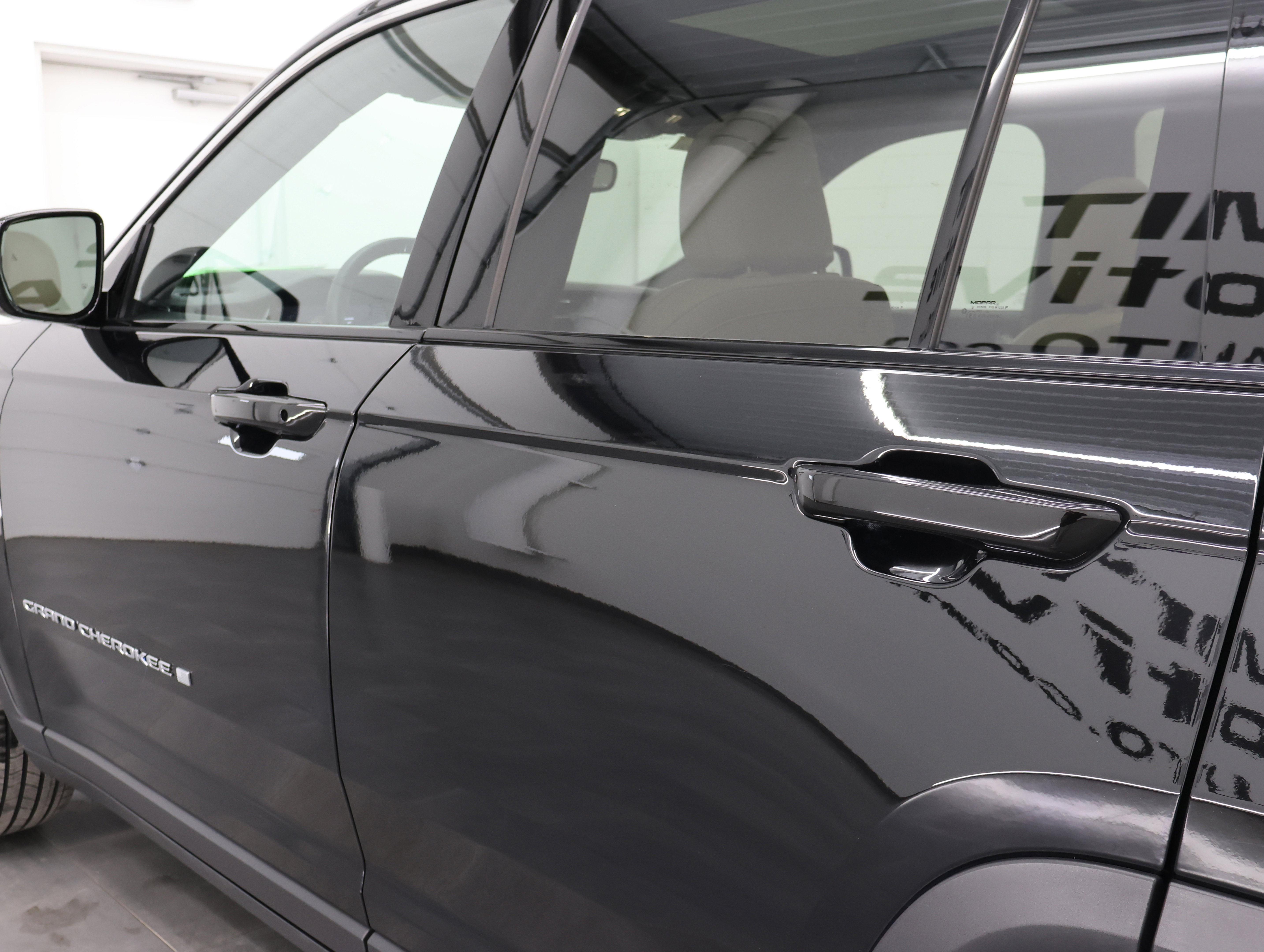 Used 2023 Jeep Grand Cherokee Limited image 33