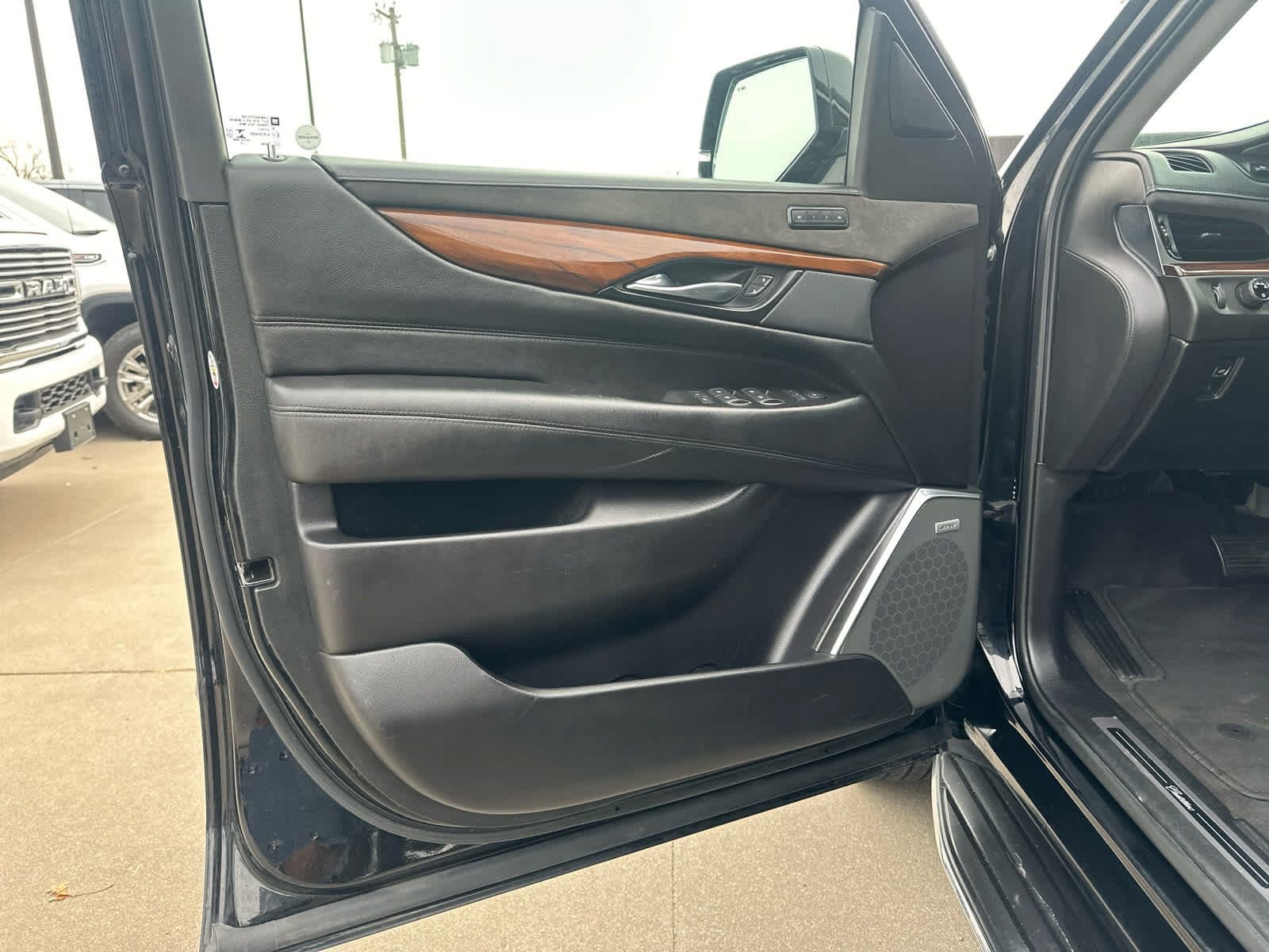 Used 2020 Cadillac Escalade ESV Premium Luxury image 25