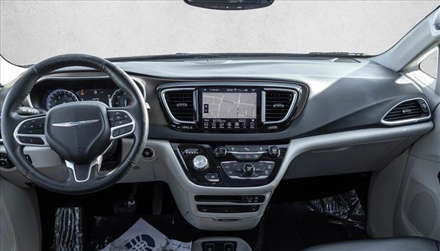 Used 2019 Chrysler Pacifica Touring-L Plus image 22
