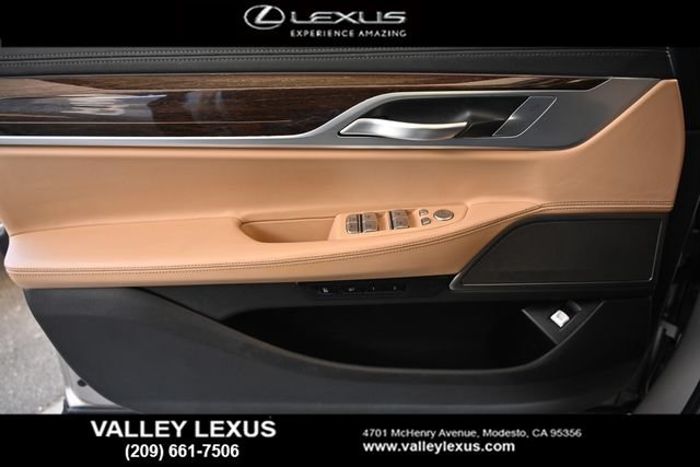 Used 2022 BMW 750i xDrive AWD/4WD image 12