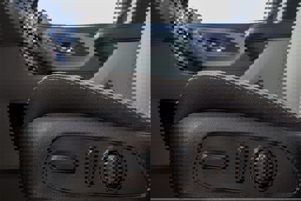 Used 2023 GMC Terrain SLE w/ Driver Convenience Package image 21