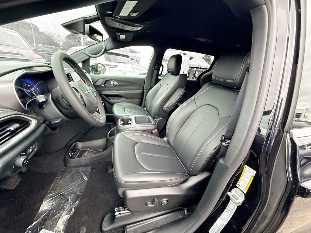 New 2026 Chrysler Pacifica Select FWD image 22
