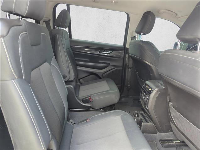 Used 2023 Jeep Grand Cherokee L Laredo image 14