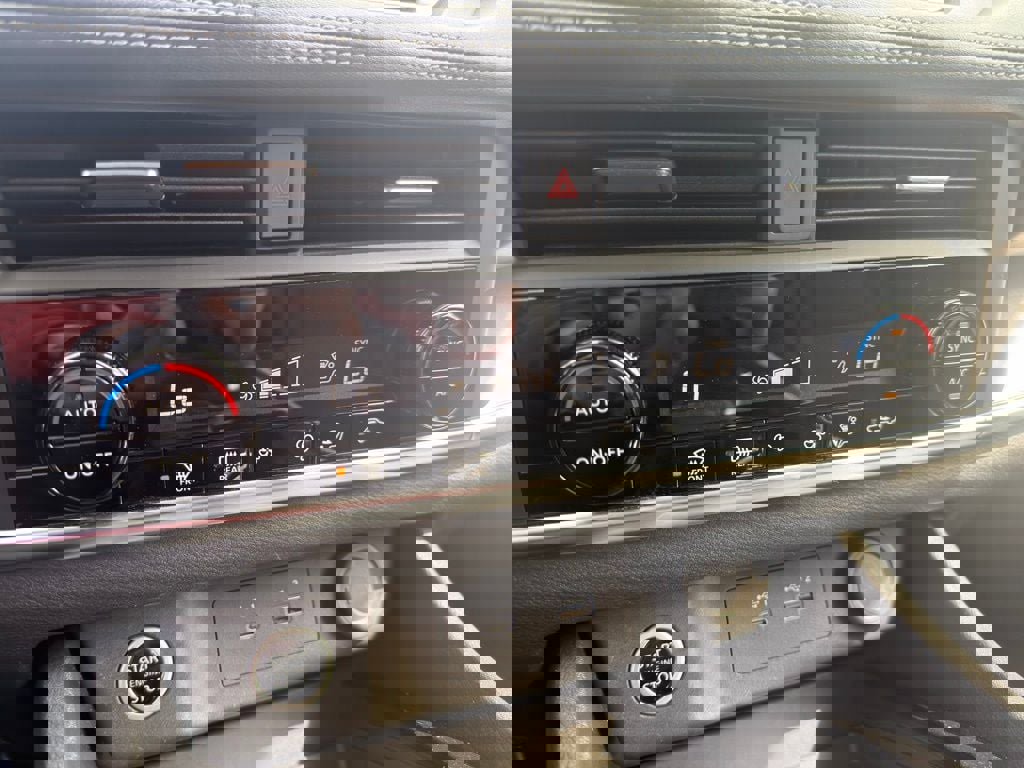 Used 2023 Nissan Rogue SV image 24