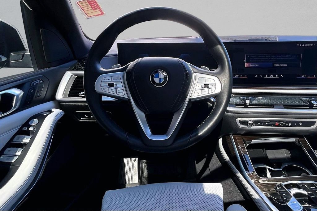 Used 2024 BMW X7 xDrive40i w/ Parking Assistance Package AWD/4WD image 9