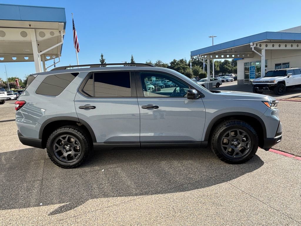 Used 2023 Honda Pilot TrailSport image 4