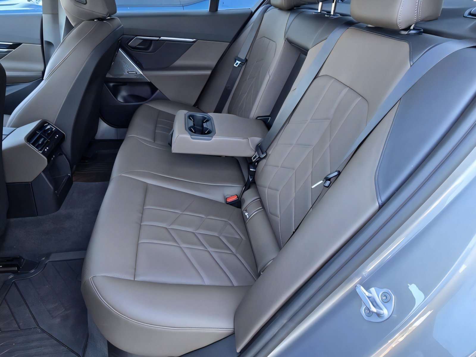 Used 2025 BMW i5 eDrive40i w/ M Sport Package image 20