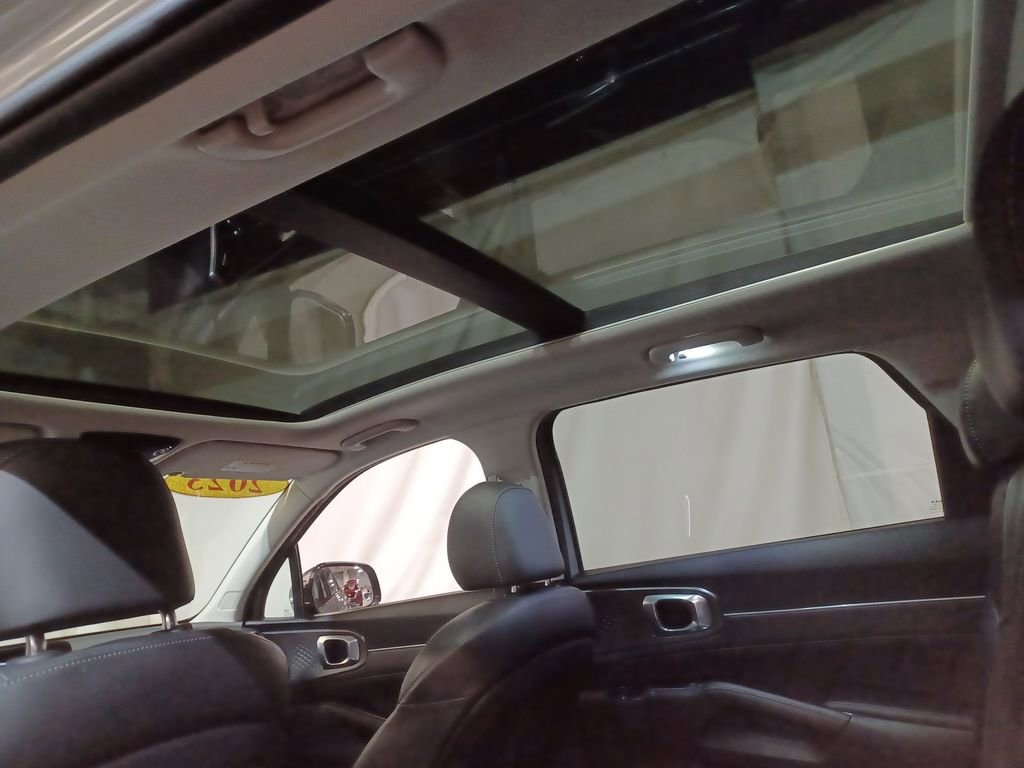 Used 2023 Kia Sorento SX image 16