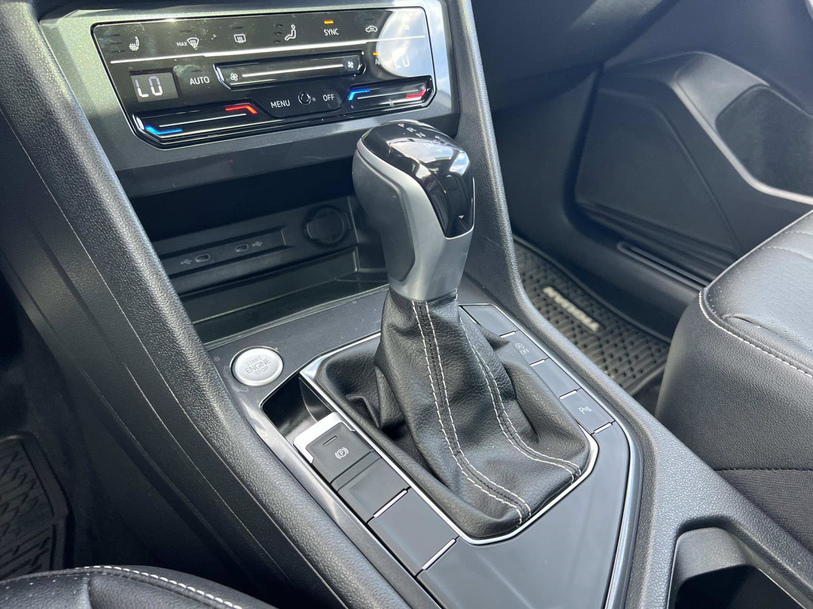 Used 2023 Volkswagen Tiguan SE R-Line image 16