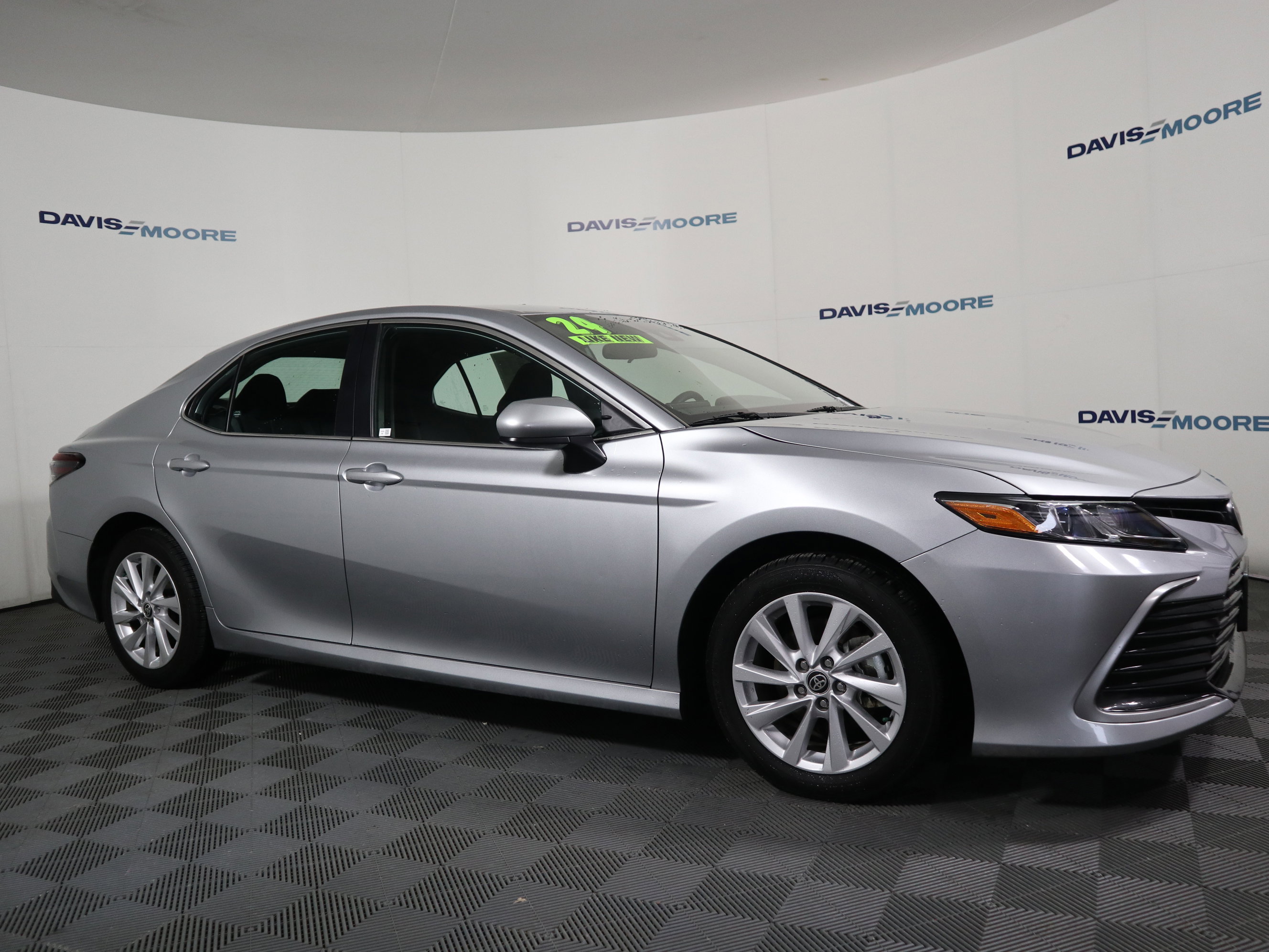 Used 2024 Toyota Camry LE image 4