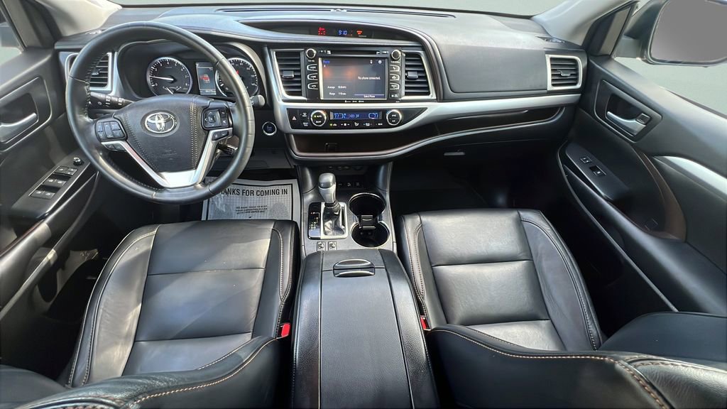 Used 2017 Toyota Highlander XLE AWD/4WD image 11