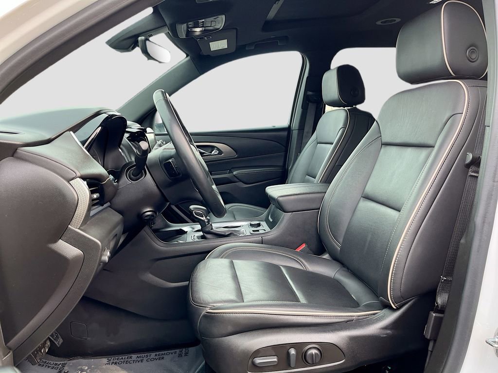 Used 2023 Chevrolet Traverse Premier image 21