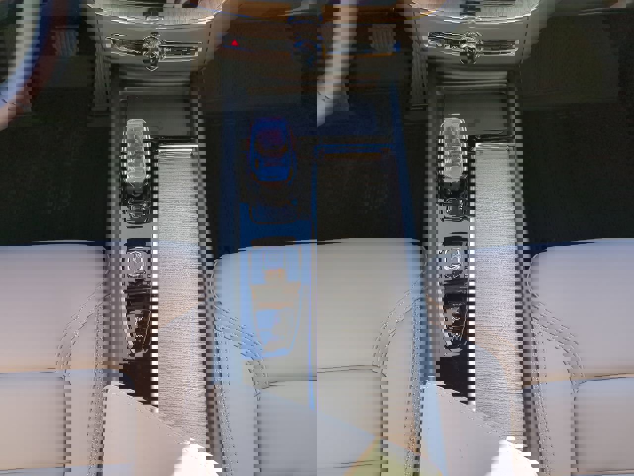 New 2026 Volvo XC60 B5 Plus w/ Protection Package Premier image 17