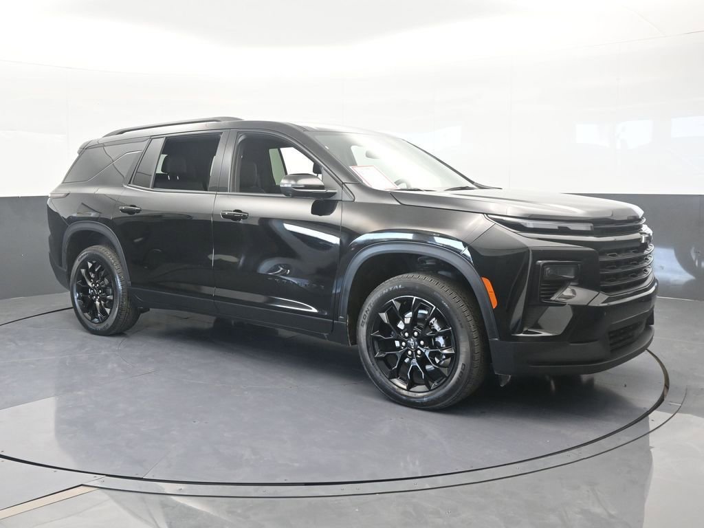 Used 2025 Chevrolet Traverse LT w/ Midnight/Sport Edition image 8