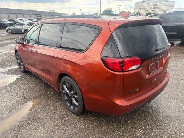 Used 2018 Chrysler Pacifica Touring-L Plus FWD image 25