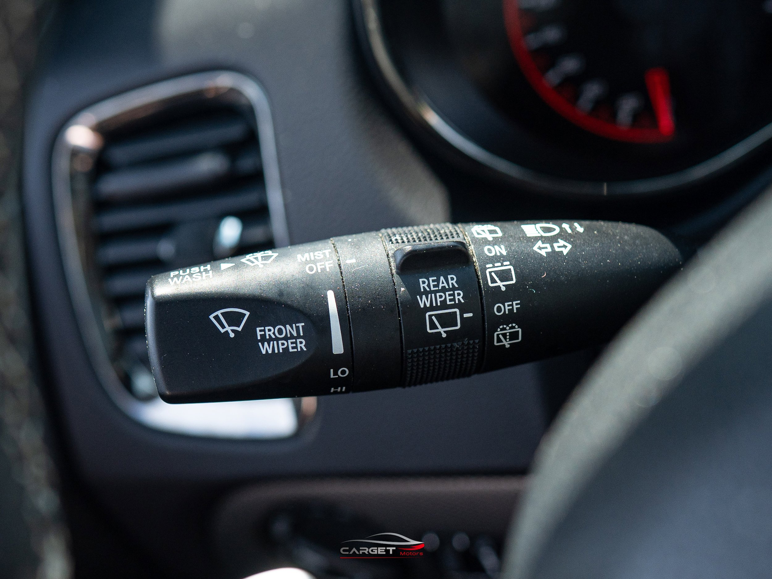 Used 2018 Dodge Durango SRT w/ Technology Group AWD/4WD image 30