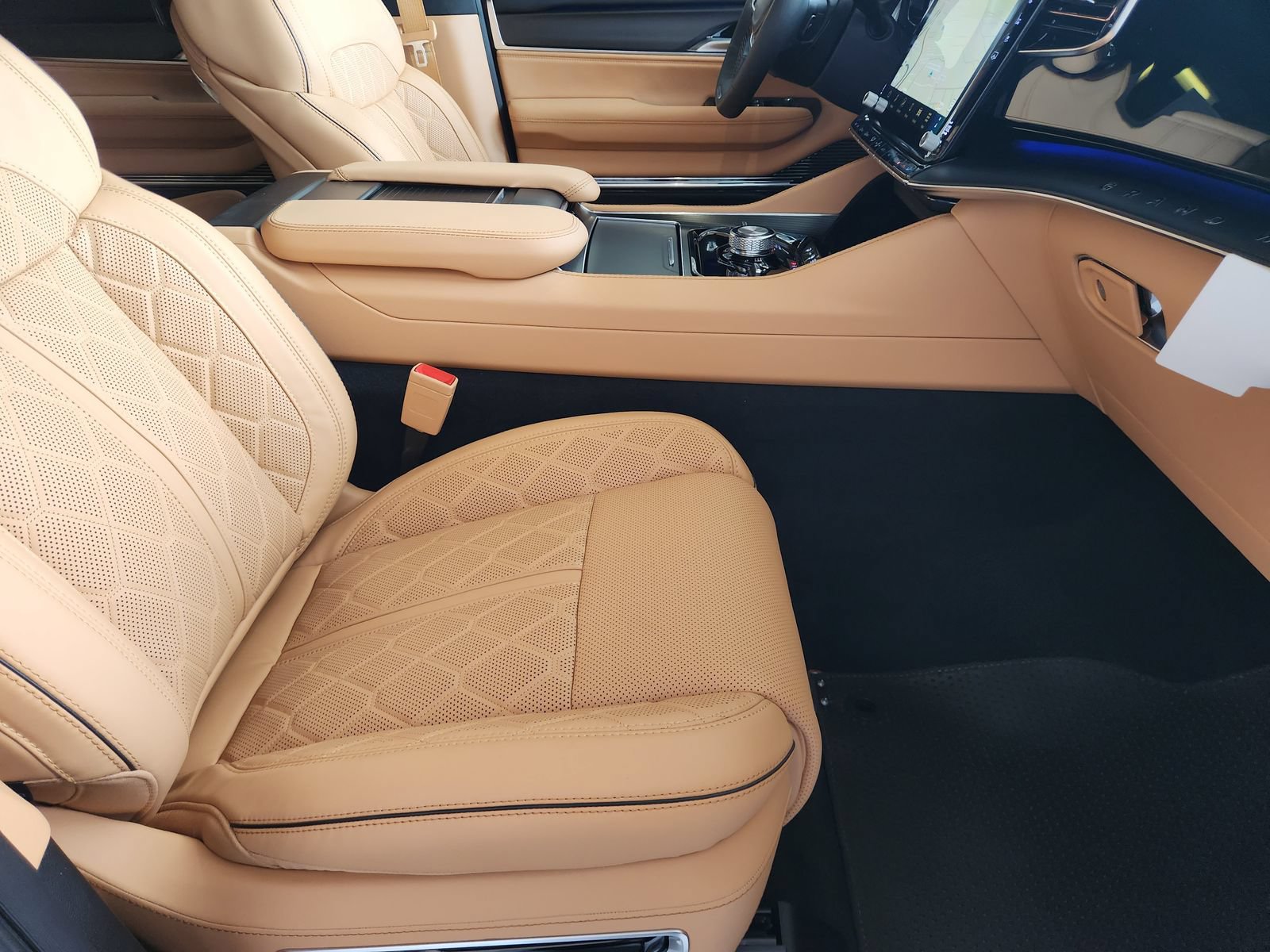 New 2026 Jeep Grand Wagoneer L Summit AWD/4WD image 13