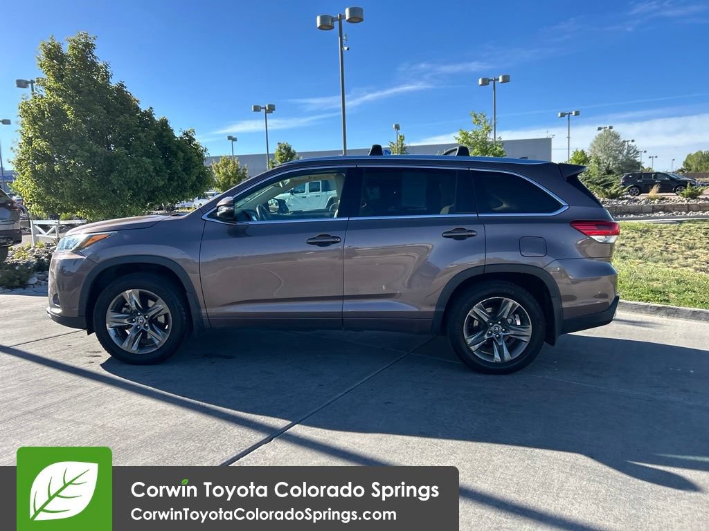 Used 2017 Toyota Highlander Limited Platinum AWD/4WD image 4