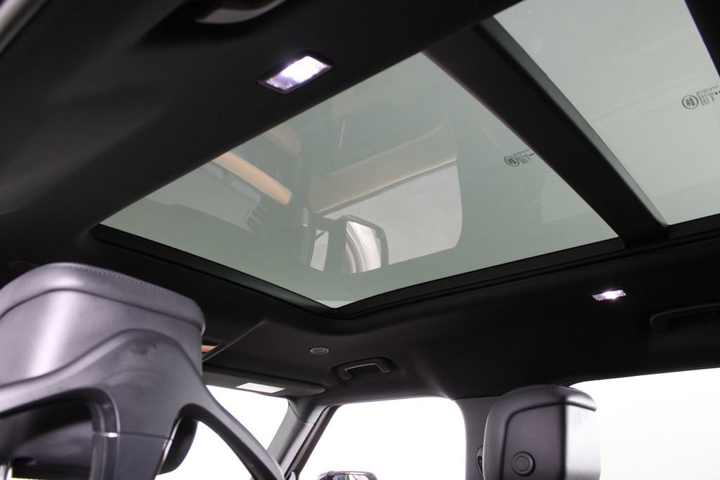 Used 2023 Land Rover Defender 110 X-Dynamic SE AWD/4WD image 21