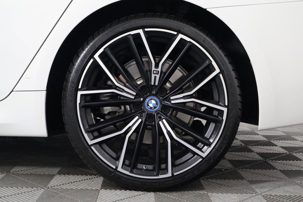 Used 2023 BMW 530e xDrive w/ M Sport Package image 16