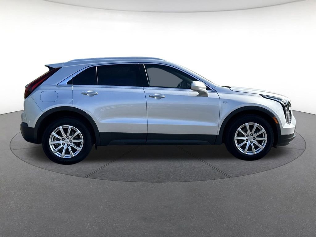 Used 2019 Cadillac XT4 Luxury w/ Cold Weather Package FWD image 7