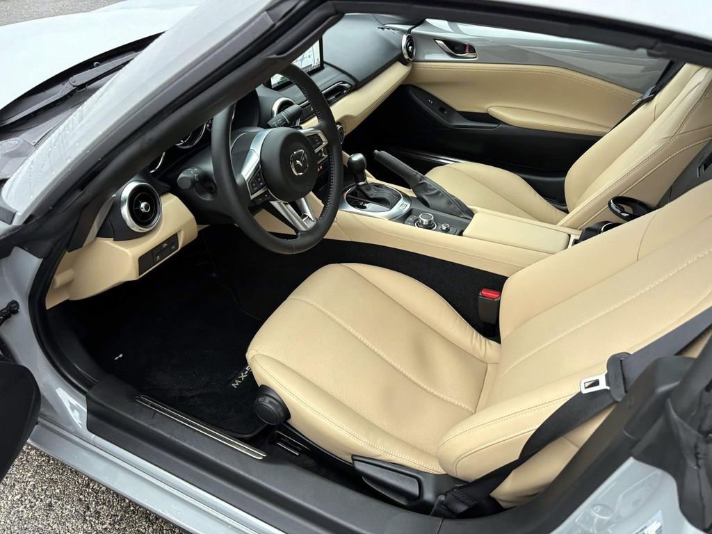 Used 2025 MAZDA MX-5 Miata RF Grand Touring image 25