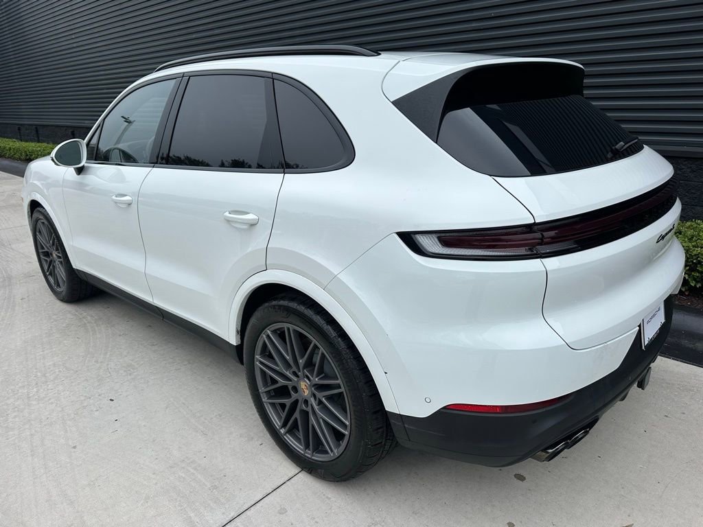 Certified 2025 Porsche Cayenne S image 3