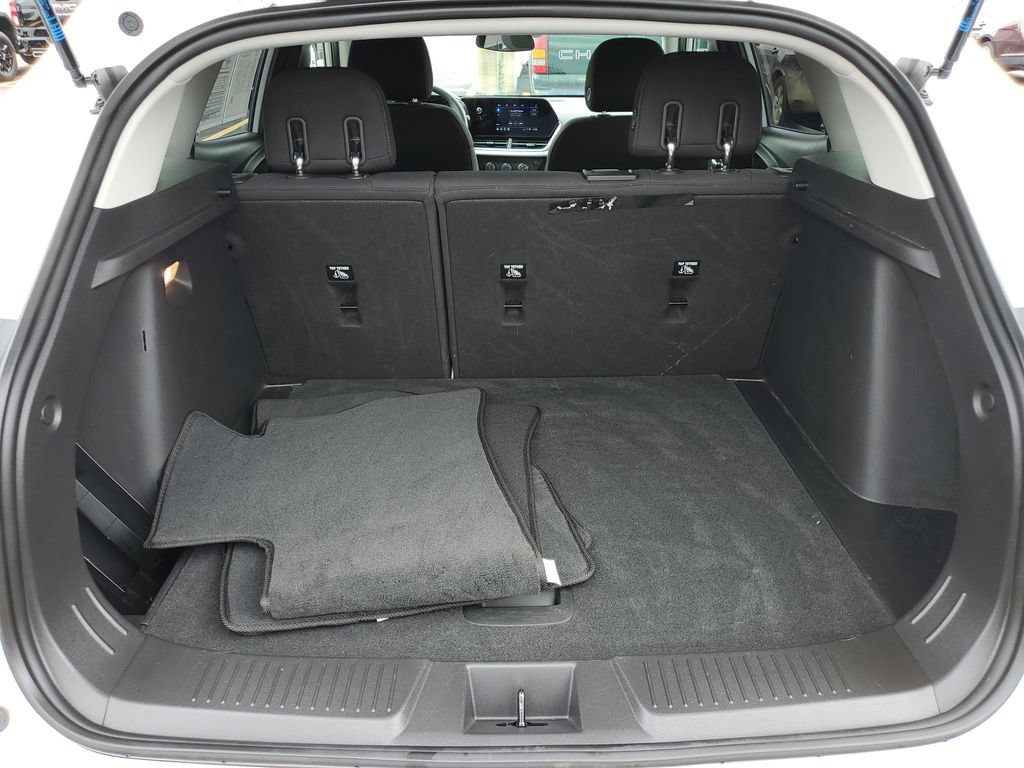 Used 2024 Chevrolet Trax LS w/ LS Convenience Package FWD image 29
