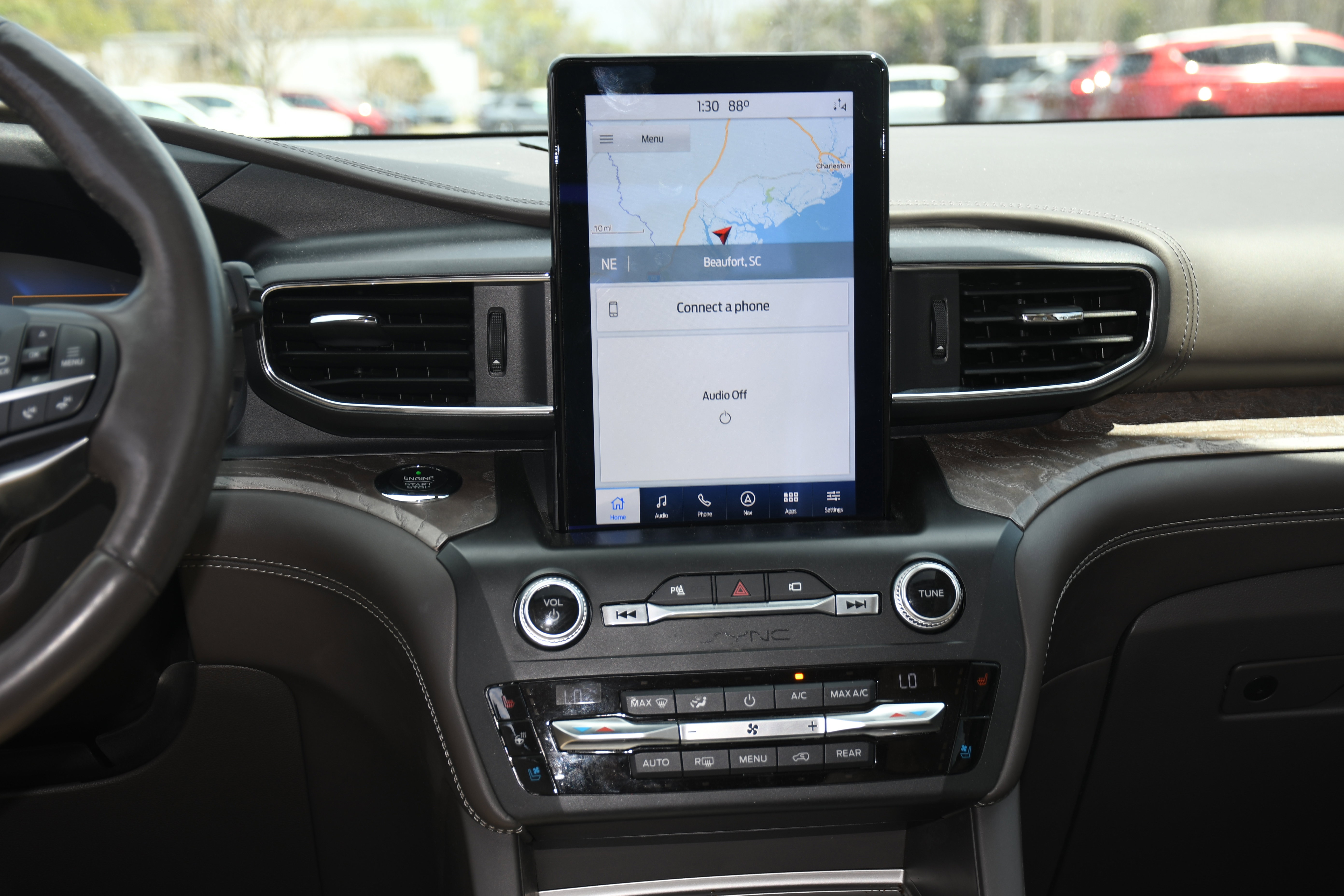 Used 2020 Ford Explorer Platinum w/ Premium Technology Package image 19