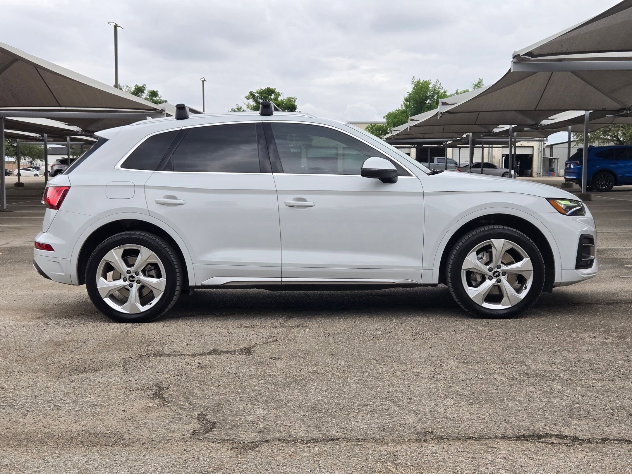 Used 2021 Audi Q5 2.0T Premium Plus w/ Premium Plus Package AWD/4WD image 3