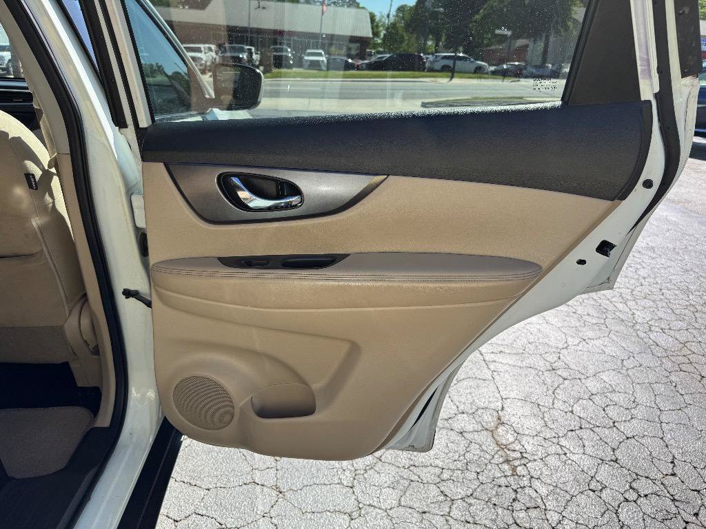 Used 2016 Nissan Rogue SV FWD image 16