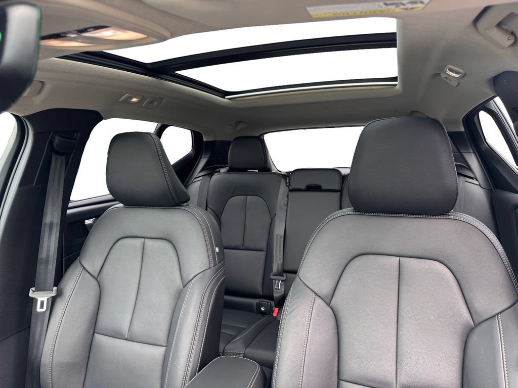 Certified 2026 Volvo XC40 B5 Plus AWD/4WD image 23