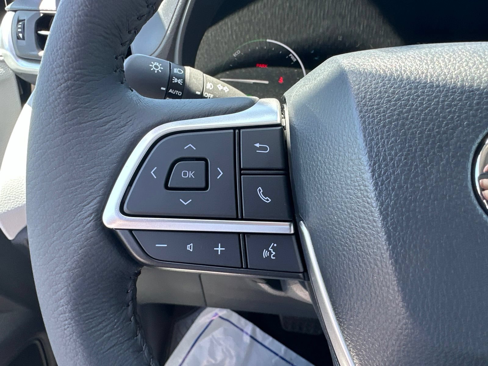 Used 2026 Toyota Sienna XLE FWD image 8