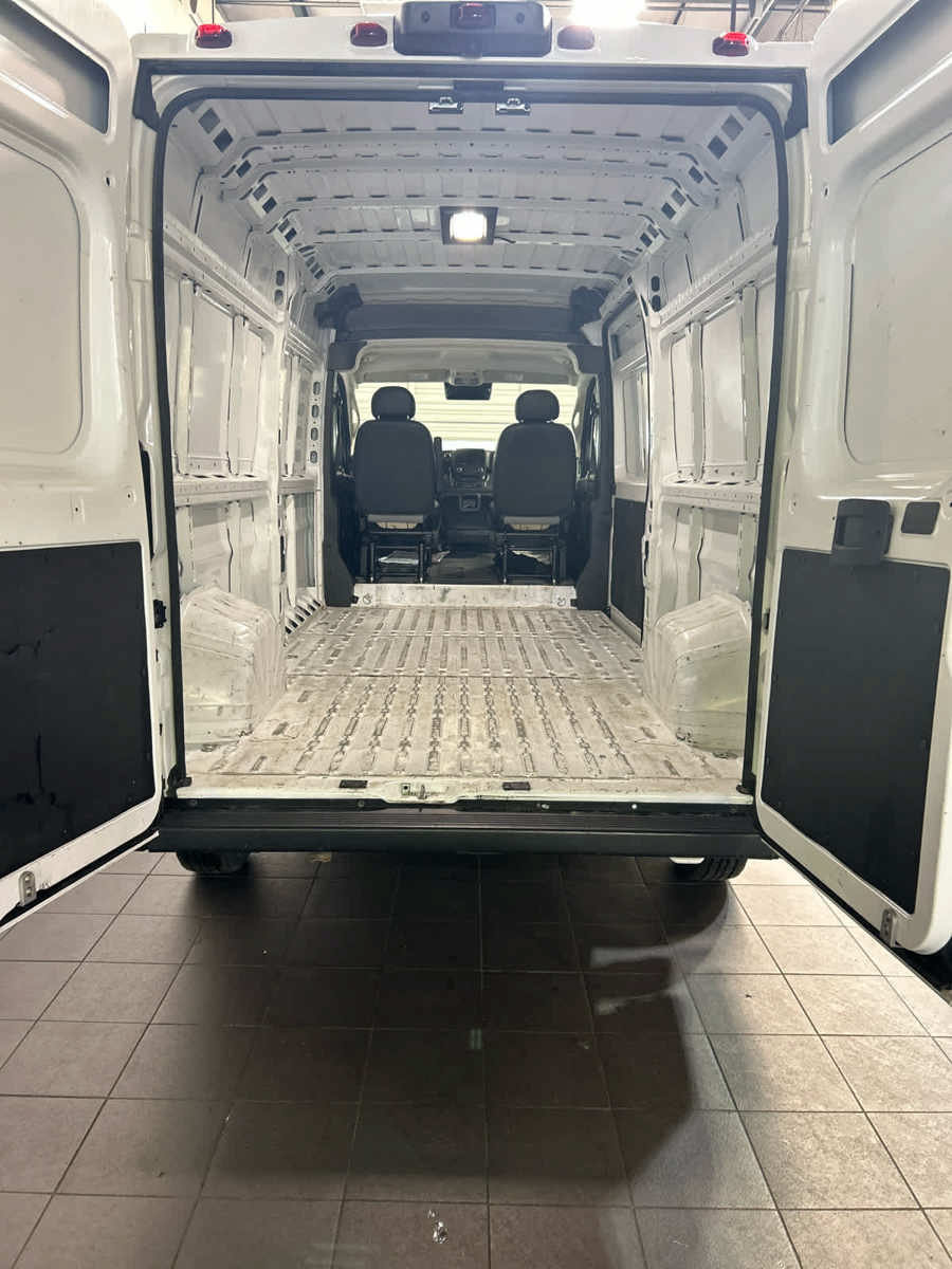 Used 2024 RAM ProMaster 2500 w/ Convenience Group FWD image 4