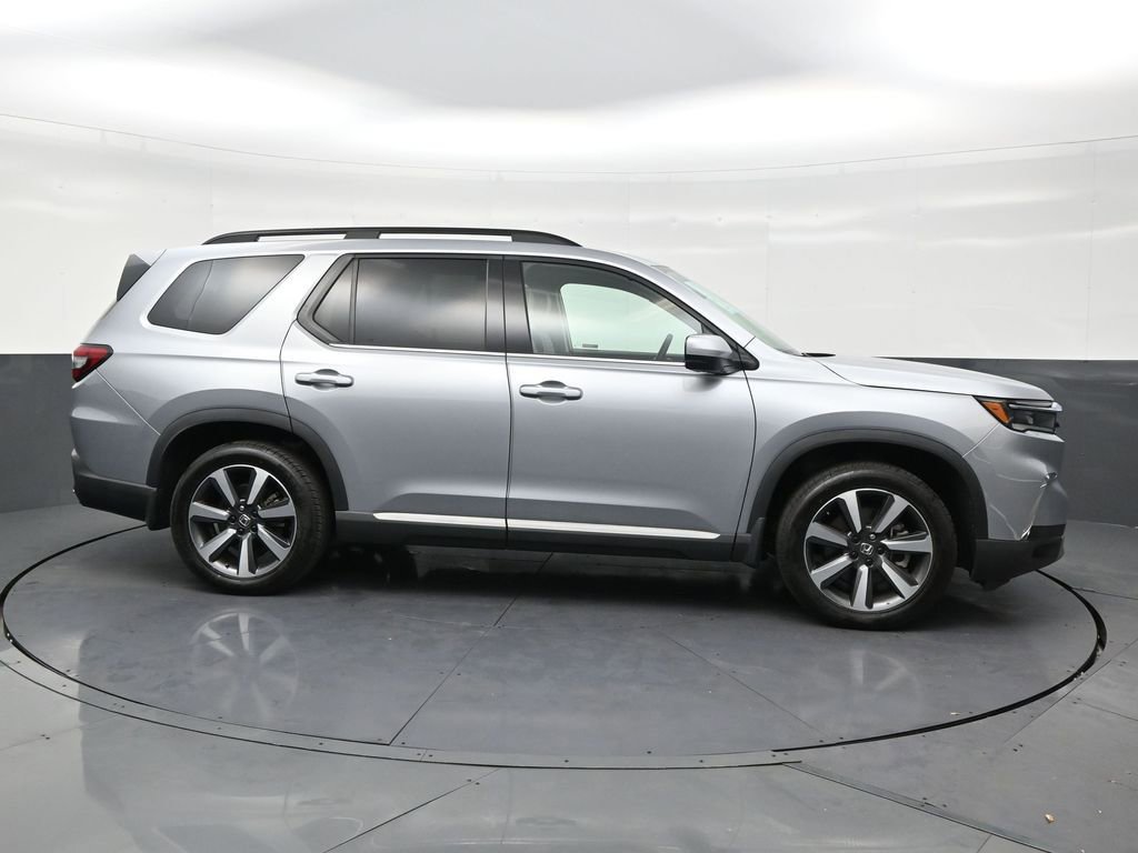 Used 2023 Honda Pilot Touring image 6