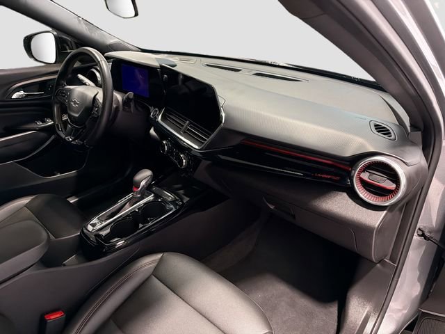 Used 2025 Chevrolet Trax RS w/ Sunroof Package image 25