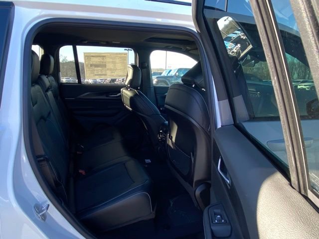 New 2025 Jeep Grand Cherokee Altitude AWD/4WD image 30