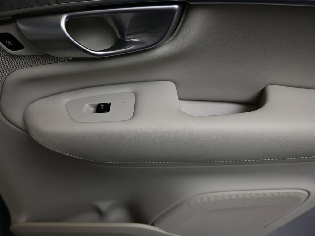 Certified 2024 Volvo XC90 B5 Plus w/ Protection Package Premier image 15