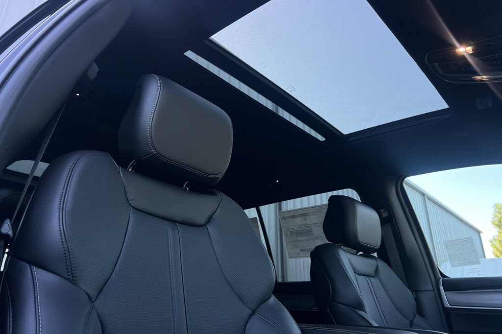 New 2026 Jeep Grand Wagoneer L 4WD w/ Premium Group I image 18