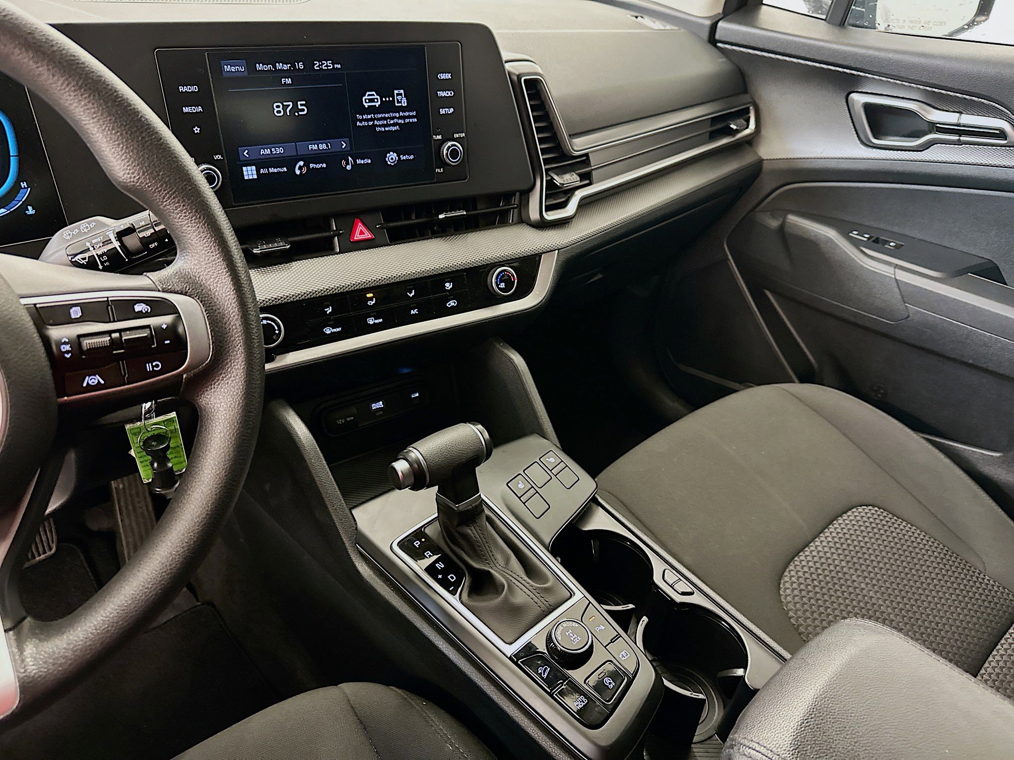 Used 2025 Kia Sportage LX image 25