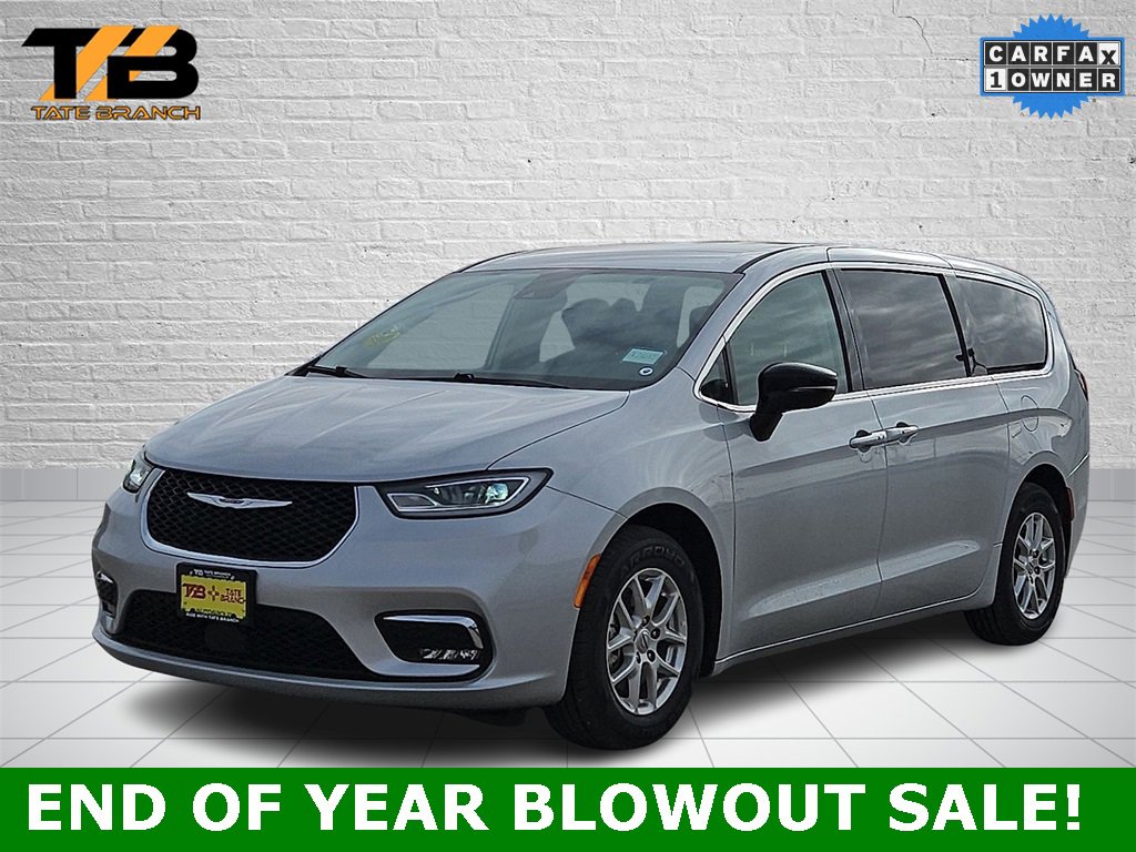 Used 2024 Chrysler Pacifica Touring-L image 1