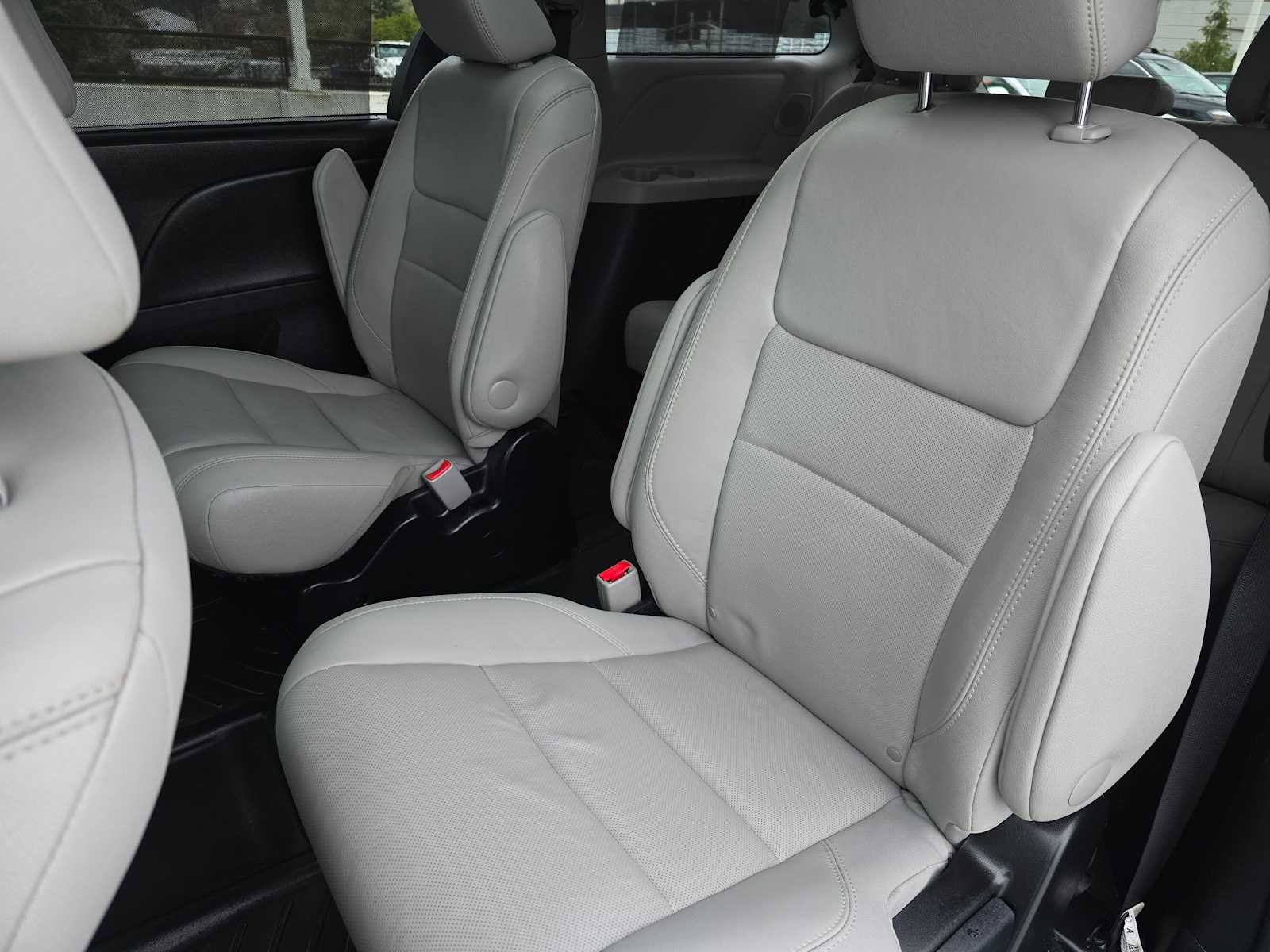 Used 2017 Toyota Sienna Limited Premium AWD/4WD image 17