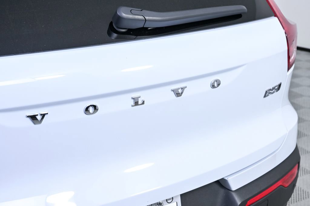 Certified 2024 Volvo XC40 B5 Plus w/ Protection Package Premier image 38