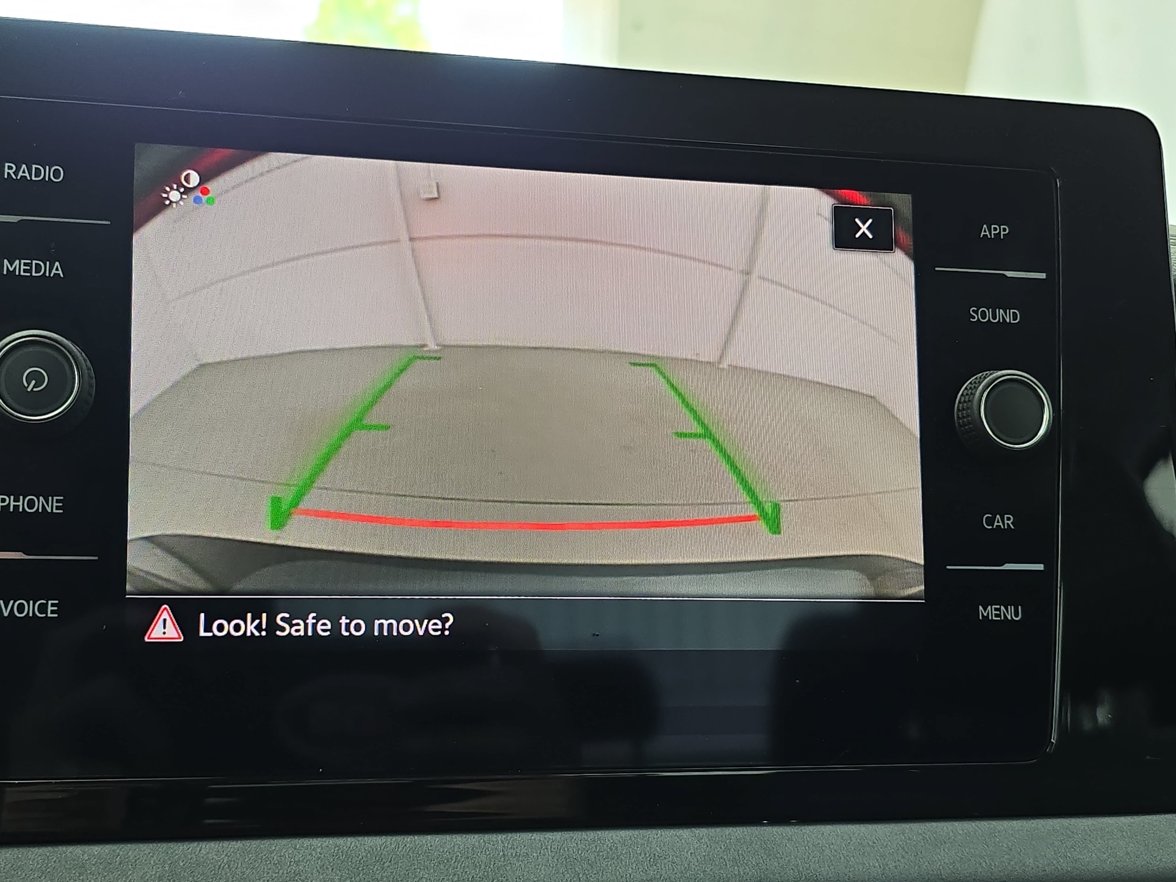 Certified 2025 Volkswagen Jetta SE w/ Sunroof Package FWD image 22