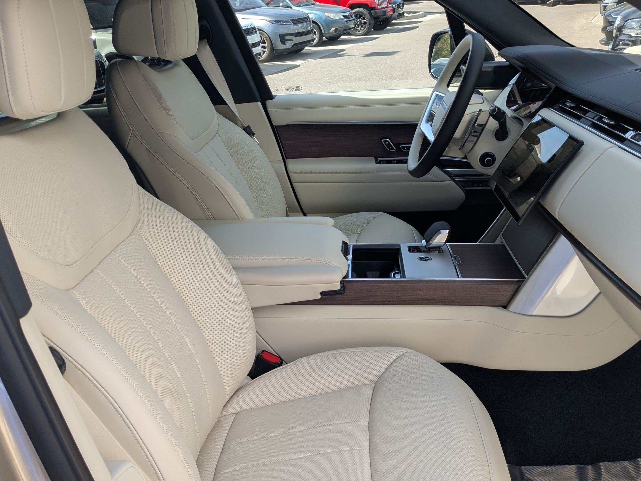 New 2026 Land Rover Range Rover Long Wheelbase SE AWD/4WD image 32
