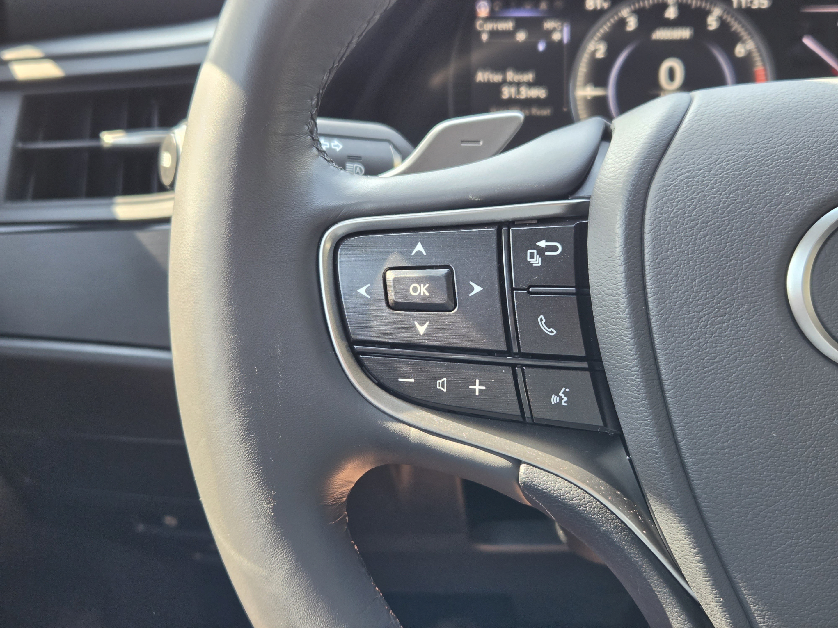 Certified 2023 Lexus ES 350 w/ Accessory Package (Z2) FWD image 35