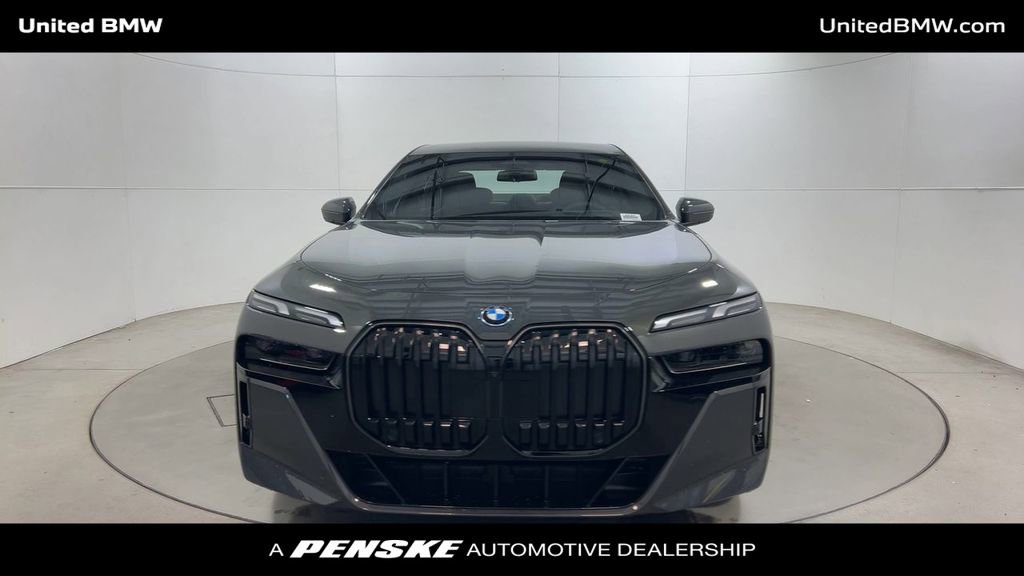 New 2026 BMW 750e xDrive w/ Premium Package image 3