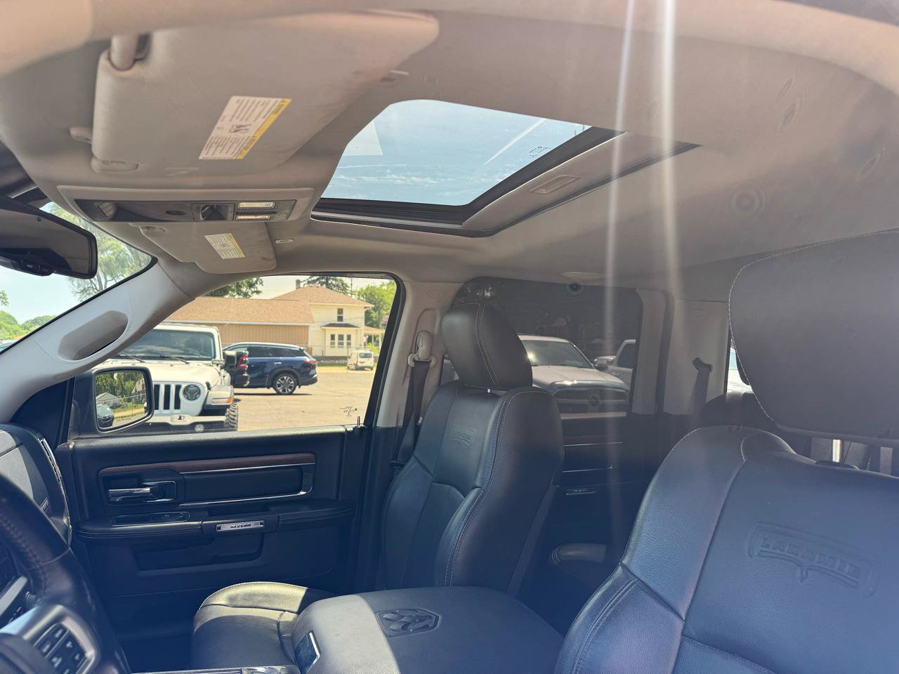 Used 2018 RAM 1500 Laramie w/ Convenience Group AWD/4WD image 12