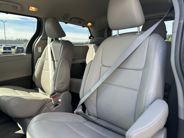 Used 2017 Toyota Sienna XLE w/ XLE Navigation Package AWD/4WD image 18