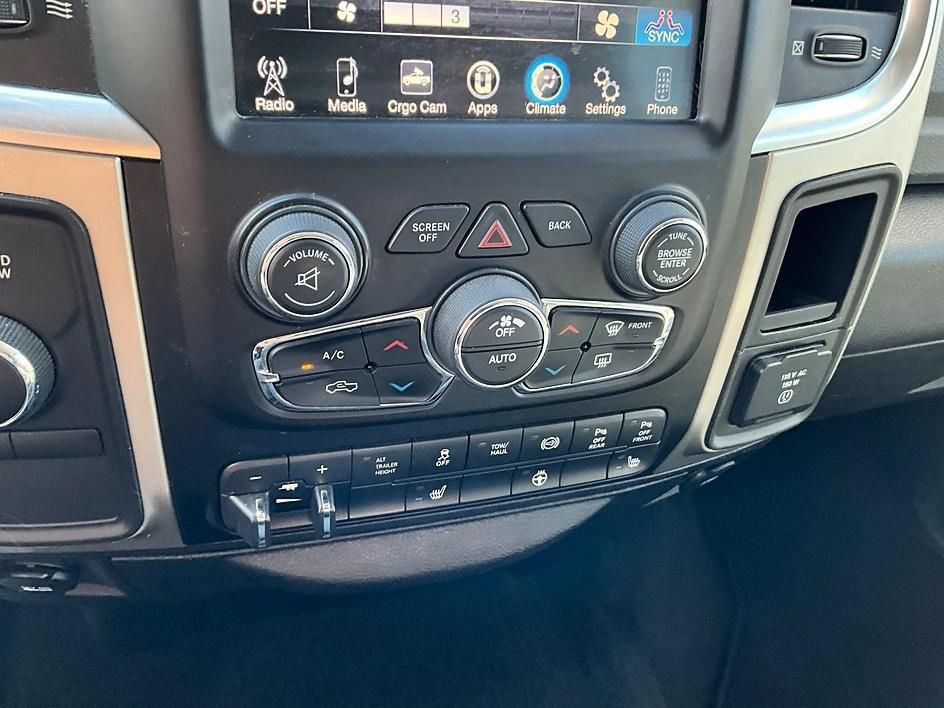 Used 2017 RAM 2500 SLT w/ Black Appearance Group AWD/4WD image 26